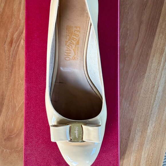 FERRAGAMO BLOCK HEEL VARA PUMP, PATENT LEATHER, BISQUE COLOR, SIZE 10B - Picture 1 of 6
